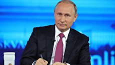Президент РФ Владимир Путин во время ежегодной Прямой линии. Архивное фото Президент РФ Владимир Путин во время ежегодной Прямой линии. Архивное фото