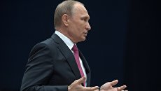 Президент РФ Владимир Путин отвечает на вопросы журналистов после ежегодной Прямой линии в Гостином дворе. 15 июня 2017 Президент РФ Владимир Путин отвечает на вопросы журналистов после ежегодной Прямой линии в Гостином дворе. 15 июня 2017