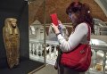 Посетители на выставке Нефертари и Долина Цариц из Египетского музея в Турине в Государственном Эрмитаже в Санкт-Петербурге Посетители на выставке Нефертари и Долина Цариц из Египетского музея в Турине в Государственном Эрмитаже в Санкт-Петербурге