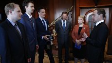 Председатель правительства РФ Дмитрий Медведев во время встречи со студентами Санкт-Петербургского национального ИТМО. 16 июня 2017 Председатель правительства РФ Дмитрий Медведев во время встречи со студентами Санкт-Петербургского национального ИТМО. 16 июня 2017