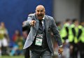 Главный тренер сборной России Станислав Черчесов во время матча Кубка конфедераций-2017 по футболу между сборными России и Новой Зеландии. 17 июня 2017 Главный тренер сборной России Станислав Черчесов во время матча Кубка конфедераций-2017 по футболу между сборными России и Новой Зеландии. 17 июня 2017