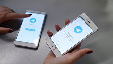Мессенджер Telegram на экране телефона Мессенджер Telegram на экране телефона