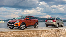 Новые универсалы Lada Vesta SW Cross (на первом плане) и Lada Vesta SW. Архивное фото Новые универсалы Lada Vesta SW Cross (на первом плане) и Lada Vesta SW. Архивное фото