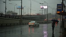 Дождь в Москве. Архивное фото Дождь в Москве. Архивное фото