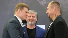 Боксеры Александр Поветкин и Андрей Руденко на пресс-конференции, посвященной предстоящему бою за титул Интернационального чемпиона по версии WBO в супертяжелом весе в Москве Боксеры Александр Поветкин и Андрей Руденко на пресс-конференции, посвященной предстоящему бою за титул Интернационального чемпиона по версии WBO в супертяжелом весе в Москве