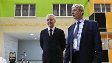 Мэр Москвы Сергей Собянин (слева) на Московском урбанистическом форуме на ВДНХ в Москве Мэр Москвы Сергей Собянин (слева) на Московском урбанистическом форуме на ВДНХ в Москве