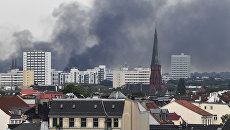 Дым над Гамбургом во время проведения саммита G20. 7 июля 2017 Дым над Гамбургом во время проведения саммита G20. 7 июля 2017