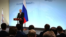 Президент РФ Владимир Путин во время пресс-конференции по итогам саммита лидеров Группы двадцати G20 в Гамбурге. 8 июля 2017 Президент РФ Владимир Путин во время пресс-конференции по итогам саммита лидеров Группы двадцати G20 в Гамбурге. 8 июля 2017
