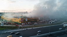 Тушение пожара в здании торгового центра РИО на Дмитровском шоссе в Москве Тушение пожара в здании торгового центра РИО на Дмитровском шоссе в Москве
