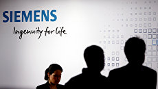 Логотип промышленного конгломерата Siemens. Архивное фото Логотип промышленного конгломерата Siemens. Архивное фото