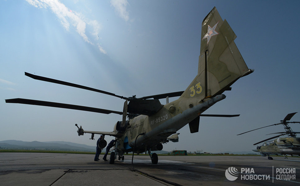 Вертолеты Ка-52 Аллигатор во время учений отдельного вертолетного полка на аэродроме Черниговка в Приморском крае Вертолеты Ка-52 Аллигатор во время учений отдельного вертолетного полка на аэродроме Черниговка в Приморском крае