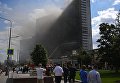 Сотрудники противопожарной службы на тушении возгорания в высотном здании на улице Новый Арбат в Москве. 18 июля 2017 Сотрудники противопожарной службы на тушении возгорания в высотном здании на улице Новый Арбат в Москве. 18 июля 2017