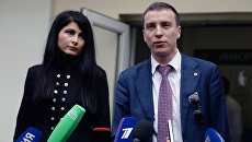 Ева Меркачева и Иван Мельников после заседания по рассмотрению вопроса об изменении меры пресечения Антону Мамаеву Ева Меркачева и Иван Мельников после заседания по рассмотрению вопроса об изменении меры пресечения Антону Мамаеву