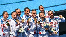 Сборная России по синхронному плаванию после победы в произвольной программе на чемпионате мира по водным видам спорта в Будапеште. 21 июля 2017 Сборная России по синхронному плаванию после победы в произвольной программе на чемпионате мира по водным видам спорта в Будапеште. 21 июля 2017