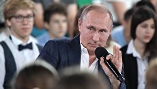 Владимир Путин во время Недетского разговора в образовательном центре для одаренных детей Сириус в Сочи. 21 июля 2017 Владимир Путин во время Недетского разговора в образовательном центре для одаренных детей Сириус в Сочи. 21 июля 2017
