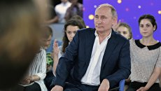 Владимир Путин во время Недетского разговора в образовательном центре для одаренных детей Сириус в Сочи. 21 июля 2017 Владимир Путин во время Недетского разговора в образовательном центре для одаренных детей Сириус в Сочи. 21 июля 2017