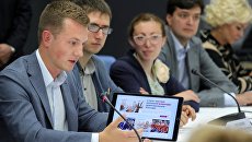 Участники встречи президента РФ Владимира Путина с представителями социально ориентированных НКО Участники встречи президента РФ Владимира Путина с представителями социально ориентированных НКО