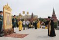 Крестный ход в Москве к памятнику князя Владимира в День крещения Руси Крестный ход в Москве к памятнику князя Владимира в День крещения Руси