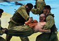 Выступление морских пехотинцев Тихоокеанского флота РФ во время военно-спортивного праздника по случаю празднования Дня Военно-морского флота России во Владивостоке. 30 июля 2017 Выступление морских пехотинцев Тихоокеанского флота РФ во время военно-спортивного праздника по случаю празднования Дня Военно-морского флота России во Владивостоке. 30 июля 2017