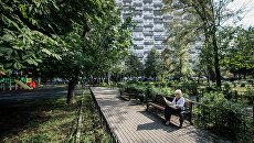 Двор жилого дома в Москве. Архивное фото Двор жилого дома в Москве. Архивное фото