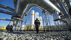 Дожимная компрессорная станция на нефтегазовом месторождении. Архивное фото Дожимная компрессорная станция на нефтегазовом месторождении. Архивное фото