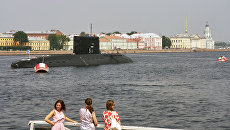 Дизель-электрическая подводная лодка Краснодар в акватории реки Невы. 26 июля 2016 Дизель-электрическая подводная лодка Краснодар в акватории реки Невы. 26 июля 2016