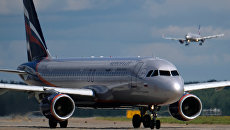 Airbus A320 в аэропорту Шереметьево в Москве Airbus A320 в аэропорту Шереметьево в Москве