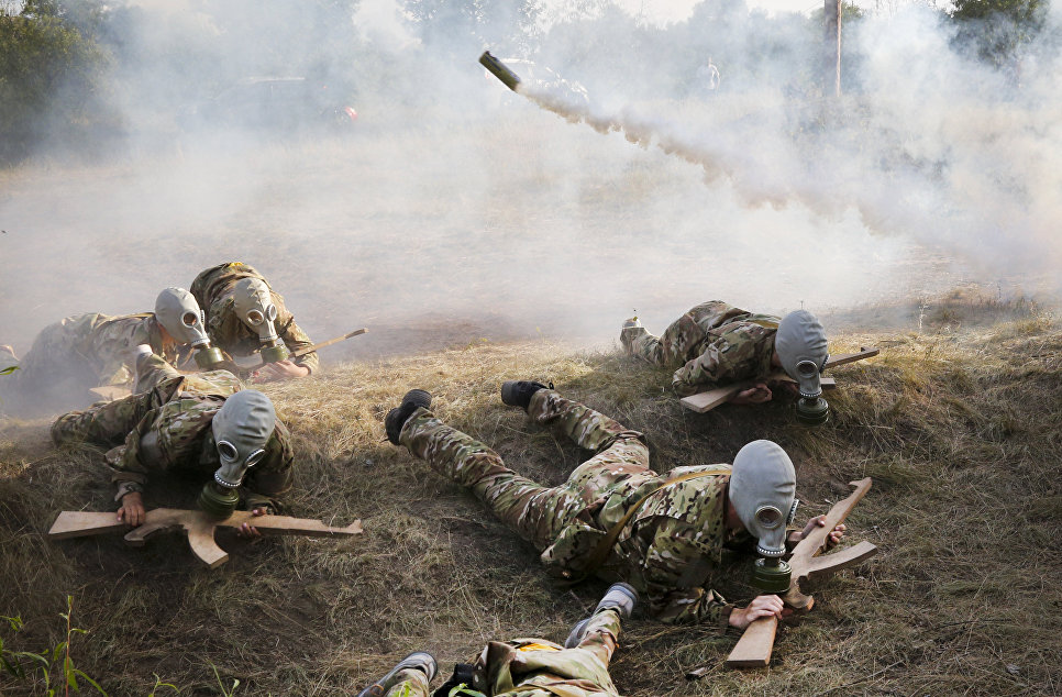 Дети в военизированном детском лагере на Украине Дети в военизированном детском лагере на Украине