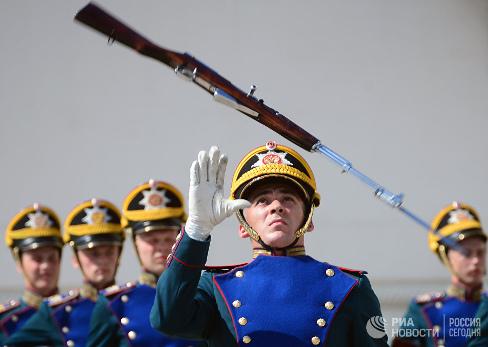 Военнослужащие Президентского полка во время развода конного караула, в рамках подготовки к фестивалю Спасская башня Военнослужащие Президентского полка во время развода конного караула, в рамках подготовки к фестивалю Спасская башня
