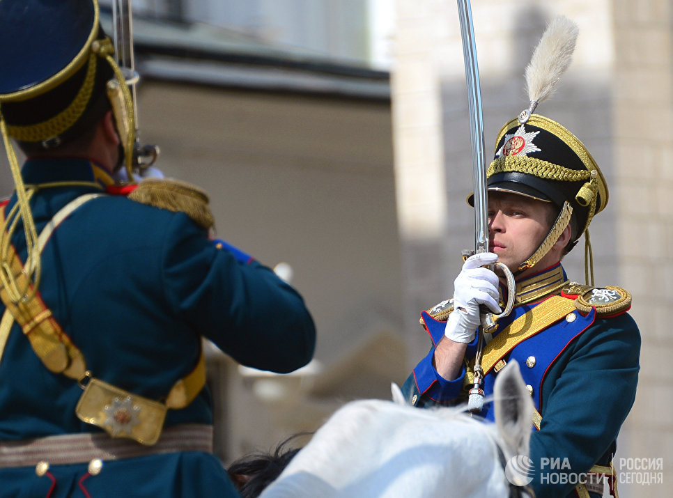 Военнослужащие Президентского полка во время развода конного караула, в рамках подготовки к фестивалю Спасская башня Военнослужащие Президентского полка во время развода конного караула, в рамках подготовки к фестивалю Спасская башня