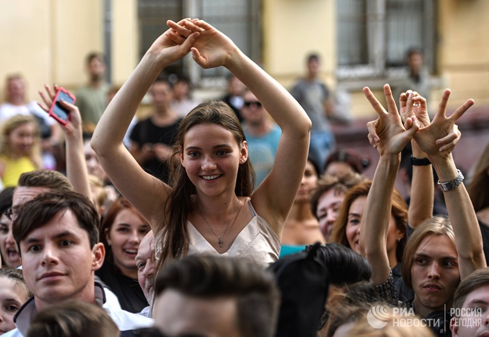Желающие участвовать в кастинге Новой Фабрики звезд в Москве Желающие участвовать в кастинге Новой Фабрики звезд в Москве