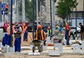 Рабочие на улице Коровий вал в Москве Рабочие на улице Коровий вал в Москве
