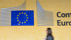 Логотип Евросоюза на здании штаб-квартиры Европейского парламента в Брюсселе Логотип Евросоюза на здании штаб-квартиры Европейского парламента в Брюсселе