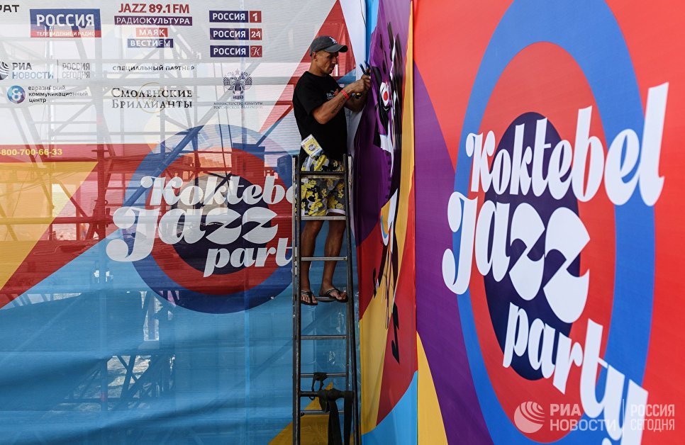 Подготовка к 15-му международному музыкальному фестивалю Koktebel Jazz Party Подготовка к 15-му международному музыкальному фестивалю Koktebel Jazz Party