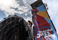 Рабочие готовят сцену к 15-му международному музыкальному фестивалю Koktebel Jazz Party Рабочие готовят сцену к 15-му международному музыкальному фестивалю Koktebel Jazz Party
