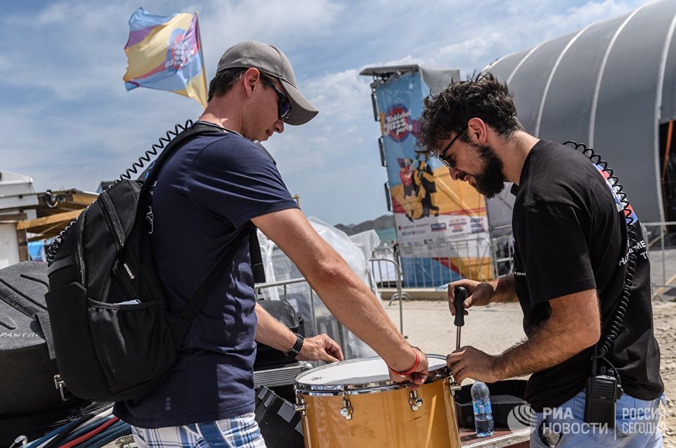Подготовка к 15-му международному музыкальному фестивалю Koktebel Jazz Party Подготовка к 15-му международному музыкальному фестивалю Koktebel Jazz Party