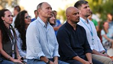 Президент РФ Владимир Путин во время посещения ежегодного Всероссийского молодежного образовательного форума Таврида на Байкальской косе. 20 августа 2017 Президент РФ Владимир Путин во время посещения ежегодного Всероссийского молодежного образовательного форума Таврида на Байкальской косе. 20 августа 2017