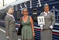 Проводницы и пассажирка туристического поезда Императорская Россия Проводницы и пассажирка туристического поезда Императорская Россия