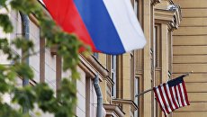 Государственные флаги России и США. Архивное фото Государственные флаги России и США. Архивное фото