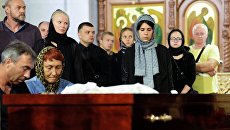 На церемонии прощания с погибшим чемпионом мира и Европы по пауэрлифтингу Андреем Драчевым в Хабаровске. 24 августа 2017 На церемонии прощания с погибшим чемпионом мира и Европы по пауэрлифтингу Андреем Драчевым в Хабаровске. 24 августа 2017