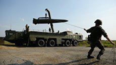 Развёртывание оперативно-тактического ракетного комплекса Искандер-М. Архивное фото Развёртывание оперативно-тактического ракетного комплекса Искандер-М. Архивное фото