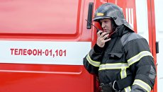 Сотрудник МЧС во время пожарно-тактических учений Сотрудник МЧС во время пожарно-тактических учений