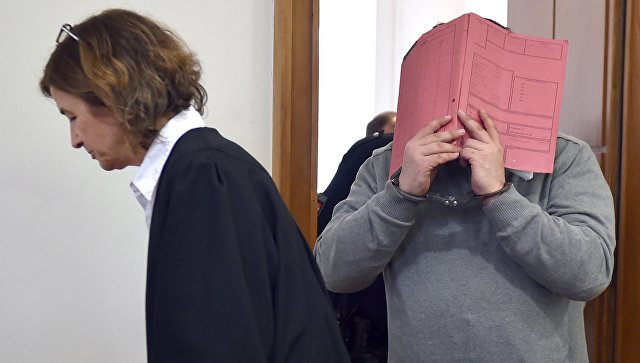Медицинский брат Нильс Хёгель на суде в городе Ольденбург. 26 февраля 2015. Архивное фото Медицинский брат Нильс Хёгель на суде в городе Ольденбург. 26 февраля 2015. Архивное фото