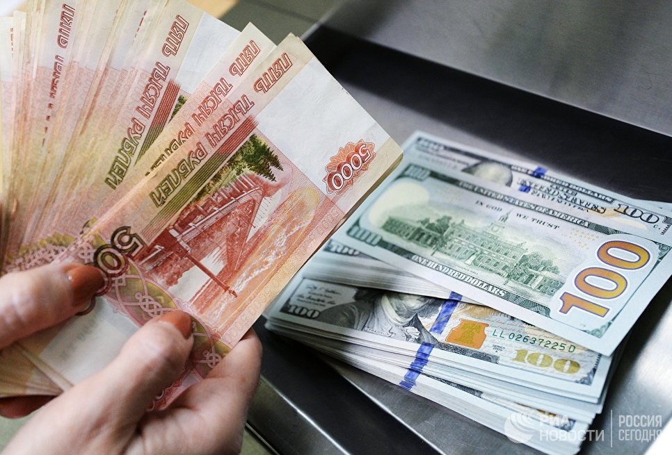 Конец гегемону: CША признали успехи России в отказе от доллара 