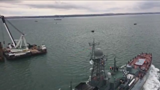 Корабль Азов впервые прошел под аркой моста через Керченский пролив Корабль Азов впервые прошел под аркой моста через Керченский пролив
