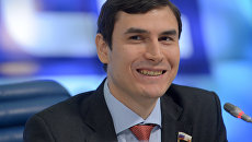 Депутат Государственной Думы Сергей Шаргунов на пресс-конференции в Москве Депутат Государственной Думы Сергей Шаргунов на пресс-конференции в Москве