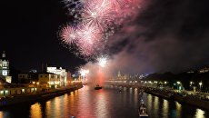 Праздничный салют в честь Дня города Москвы. 9 сентября 2017 Праздничный салют в честь Дня города Москвы. 9 сентября 2017