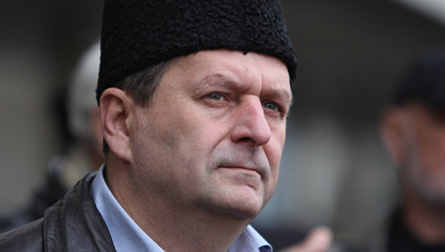 Порошенко по телефону поздравил Чийгоза и Умерова Порошенко по телефону поздравил Чийгоза и Умерова