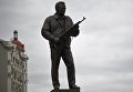 Памятник оружейнику Михаилу Калашникову на пересечении Садово-Каретной и Долгоруковской улиц в Москве Памятник оружейнику Михаилу Калашникову на пересечении Садово-Каретной и Долгоруковской улиц в Москве