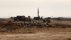 Сирийская армия и бойцы народного ополчения во время наступления в районе Джафра в Дейр-эз-Зоре. Архивное фото Сирийская армия и бойцы народного ополчения во время наступления в районе Джафра в Дейр-эз-Зоре. Архивное фото